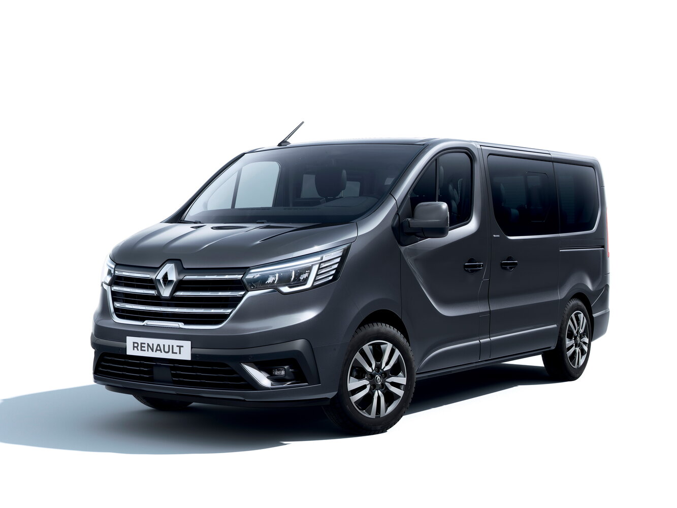 Renault Trafic III Рестайлинг, Минивэн L1: фото поколения