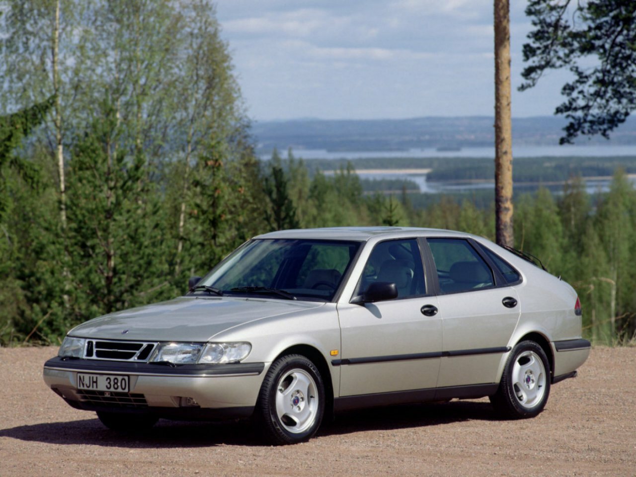 Saab 900