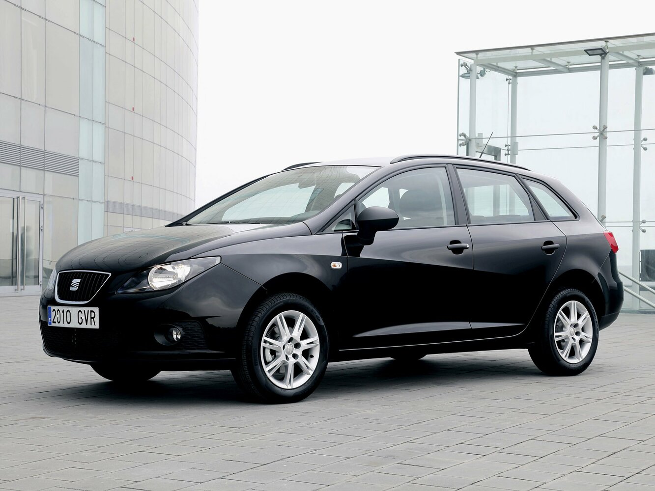 SEAT Ibiza IV, вид сбоку