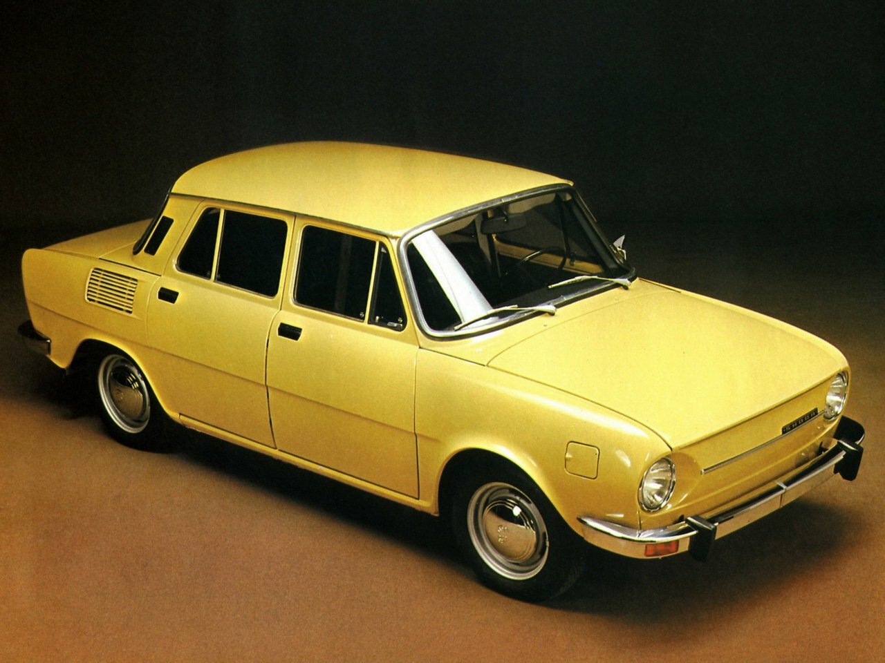 Skoda 100/110, вид сбоку