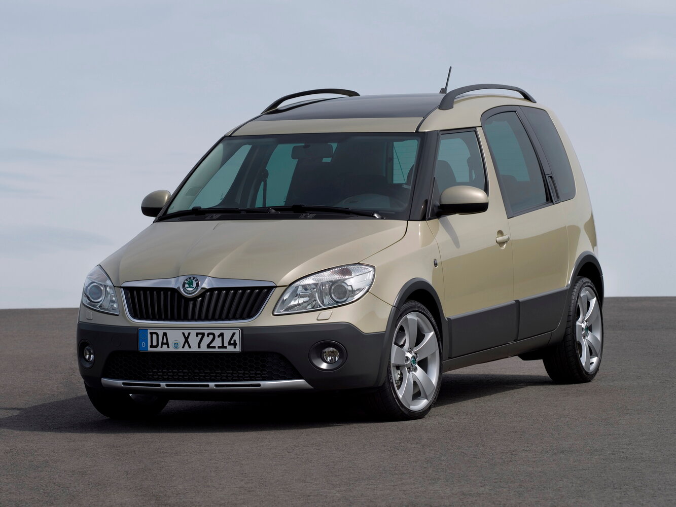 Skoda Roomster I Рестайлинг, Компактвэн Scout: фото поколения