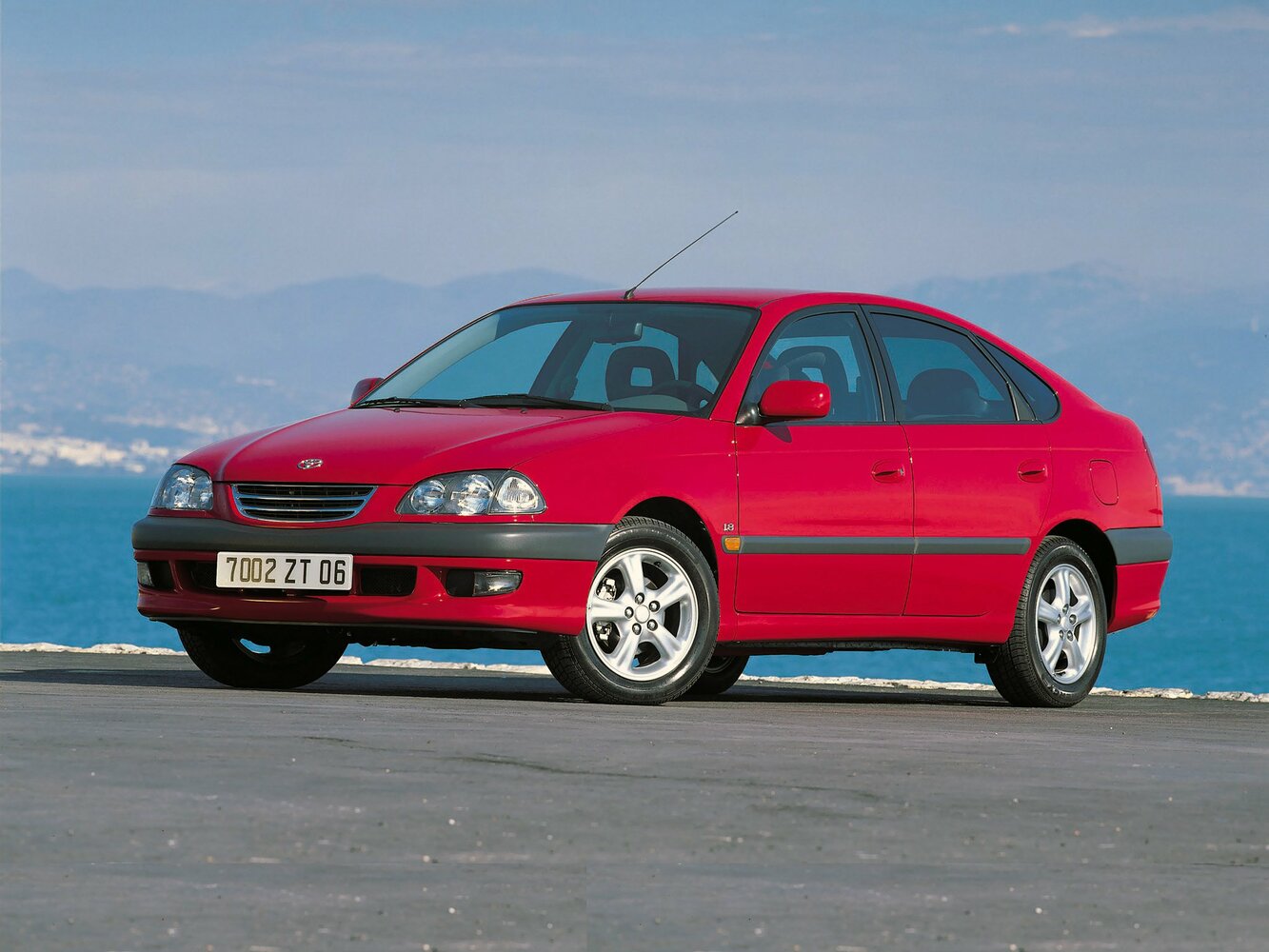 Toyota Avensis I
