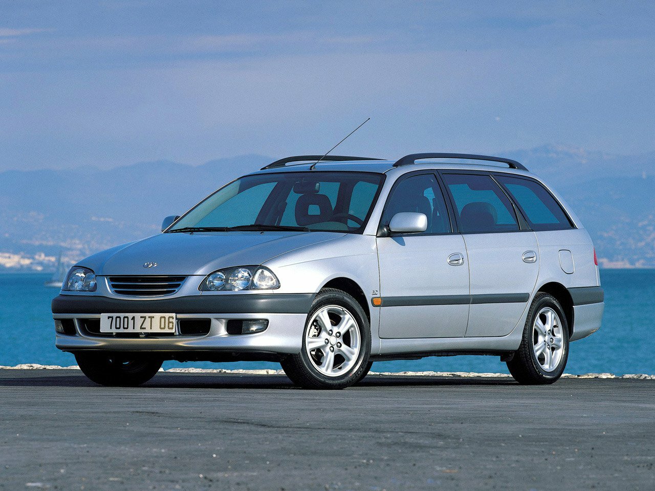 Toyota Avensis I, Универсал 5 дв.: фото поколения