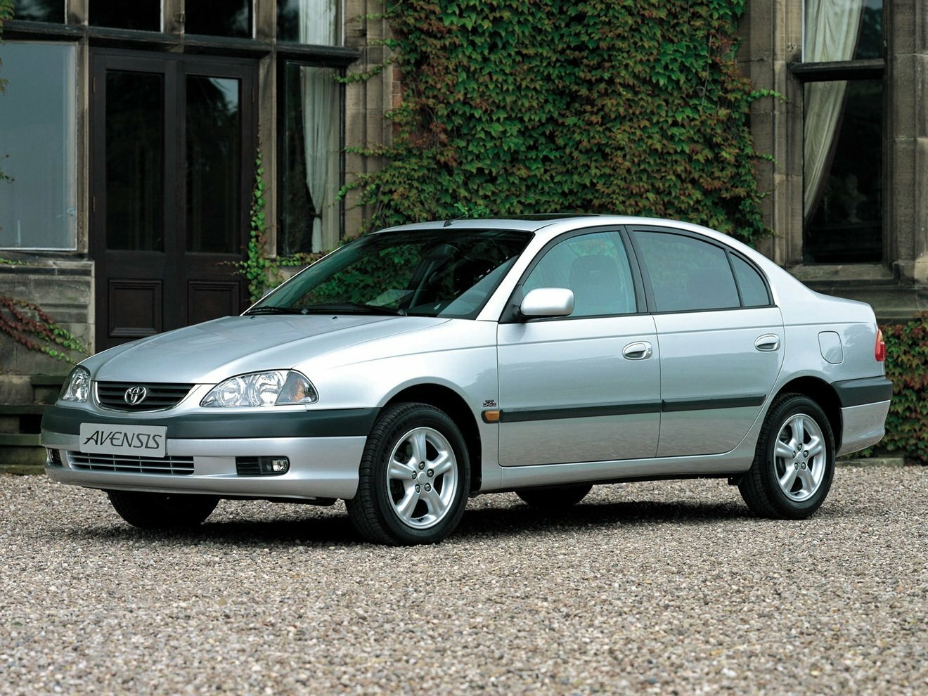 Toyota Avensis I Рестайлинг, Седан: фото поколения