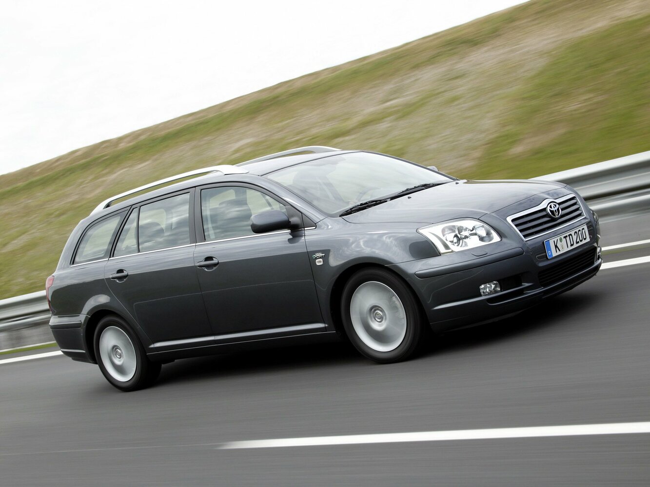 Toyota Avensis II, Универсал 5 дв.: фото поколения