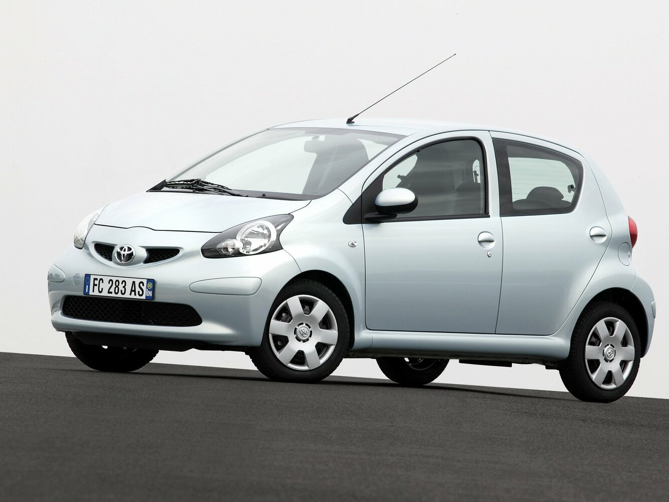 Toyota Aygo I, Хэтчбек 5 дв.: фото поколения