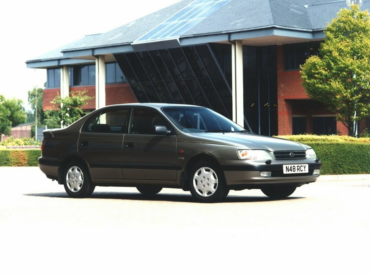 Toyota Carina E, вид сбоку