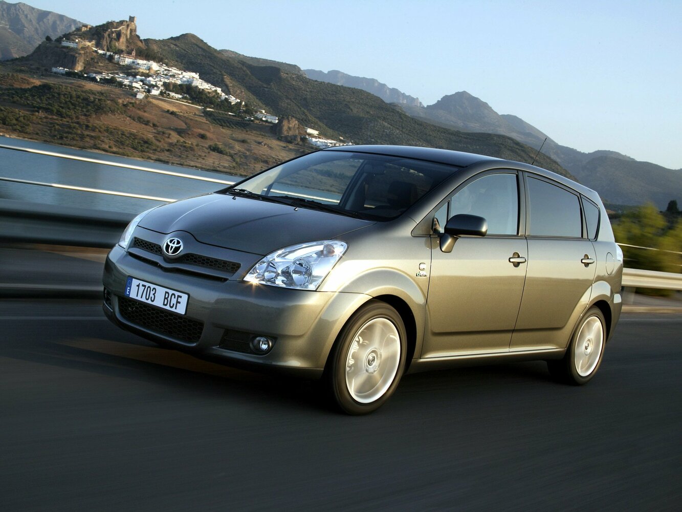 Toyota Corolla Verso I Рестайлинг