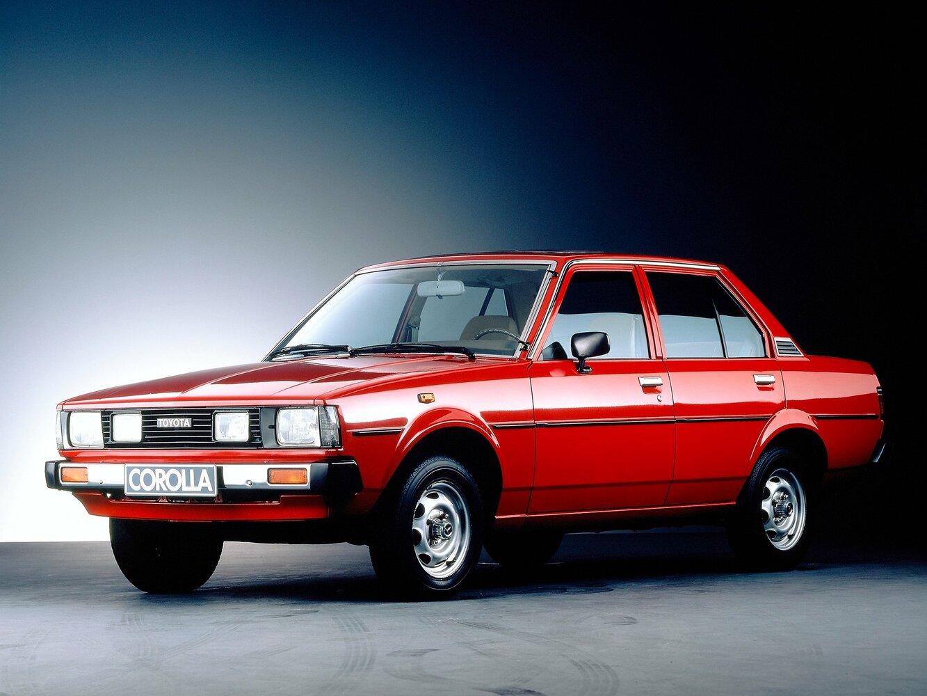 Toyota Corolla IV (E70), Седан: фото поколения
