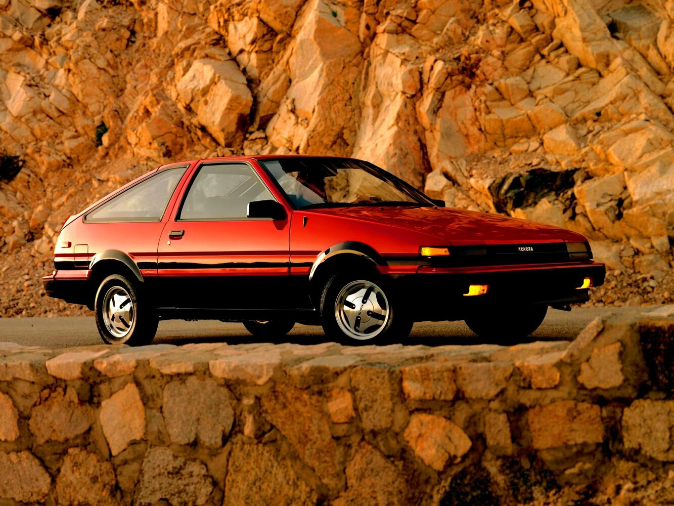 Toyota Corolla V (E80), Хэтчбек 3 дв.: фото поколения
