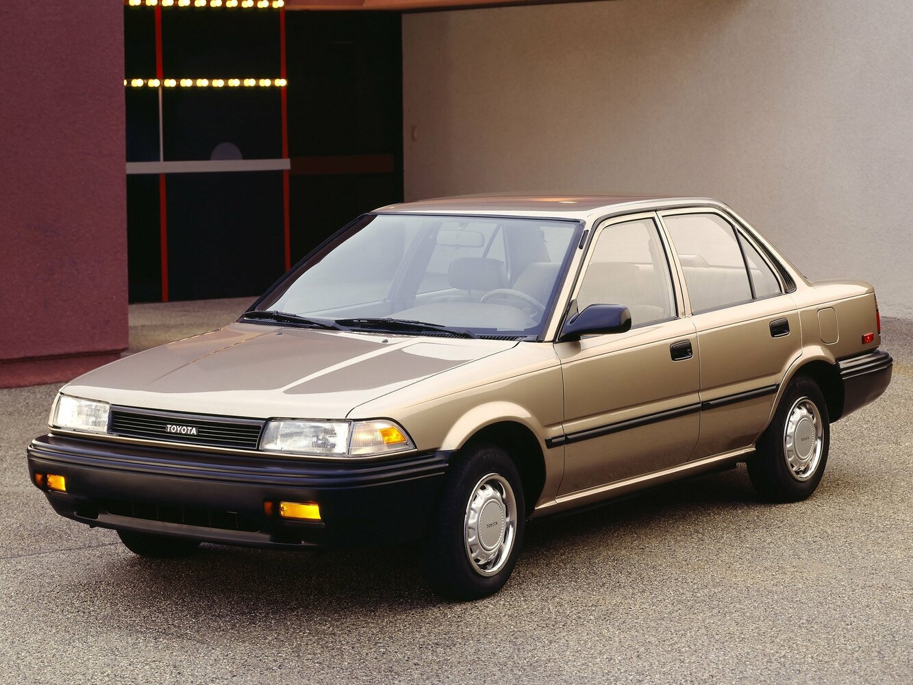 Toyota Corolla VI (E90), вид сбоку