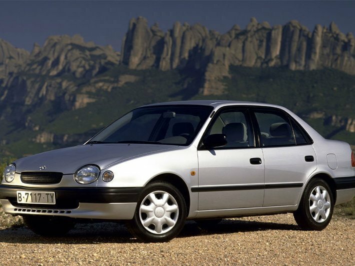 Toyota Corolla VIII (E110), Седан: фото поколения