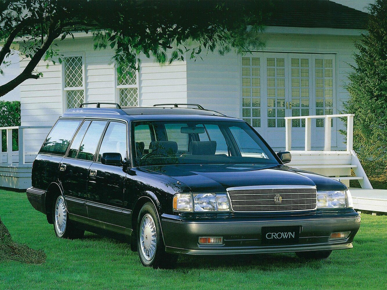 Toyota Crown IX (S140), вид сбоку