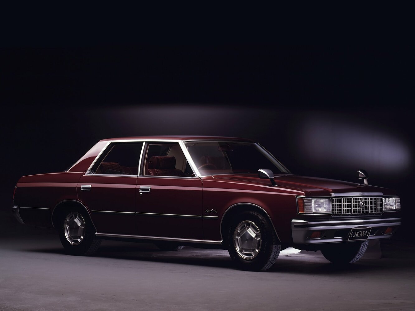 Toyota Crown VI (S110), вид сбоку