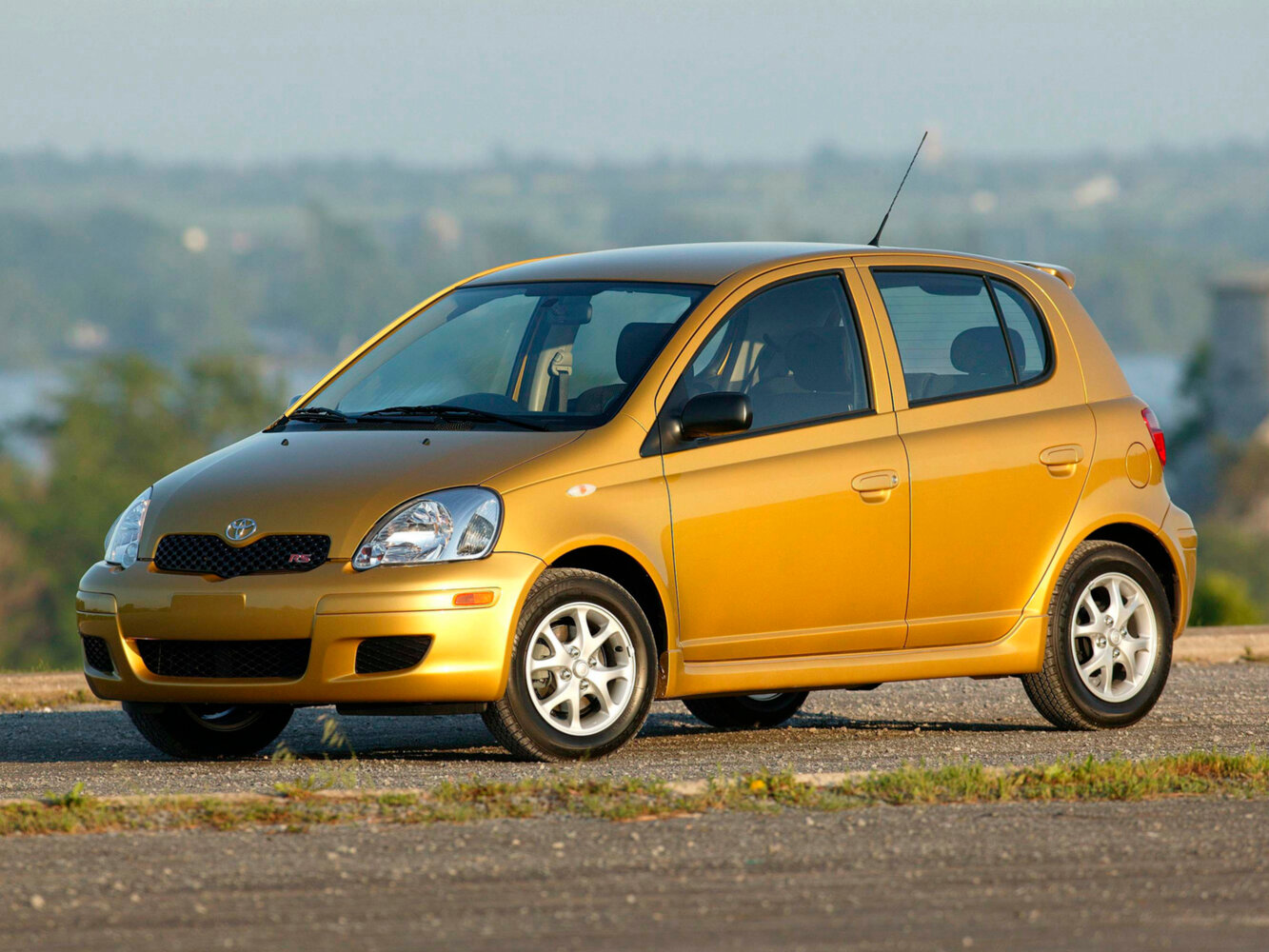 Toyota Echo, Хэтчбек 5 дв.: фото поколения