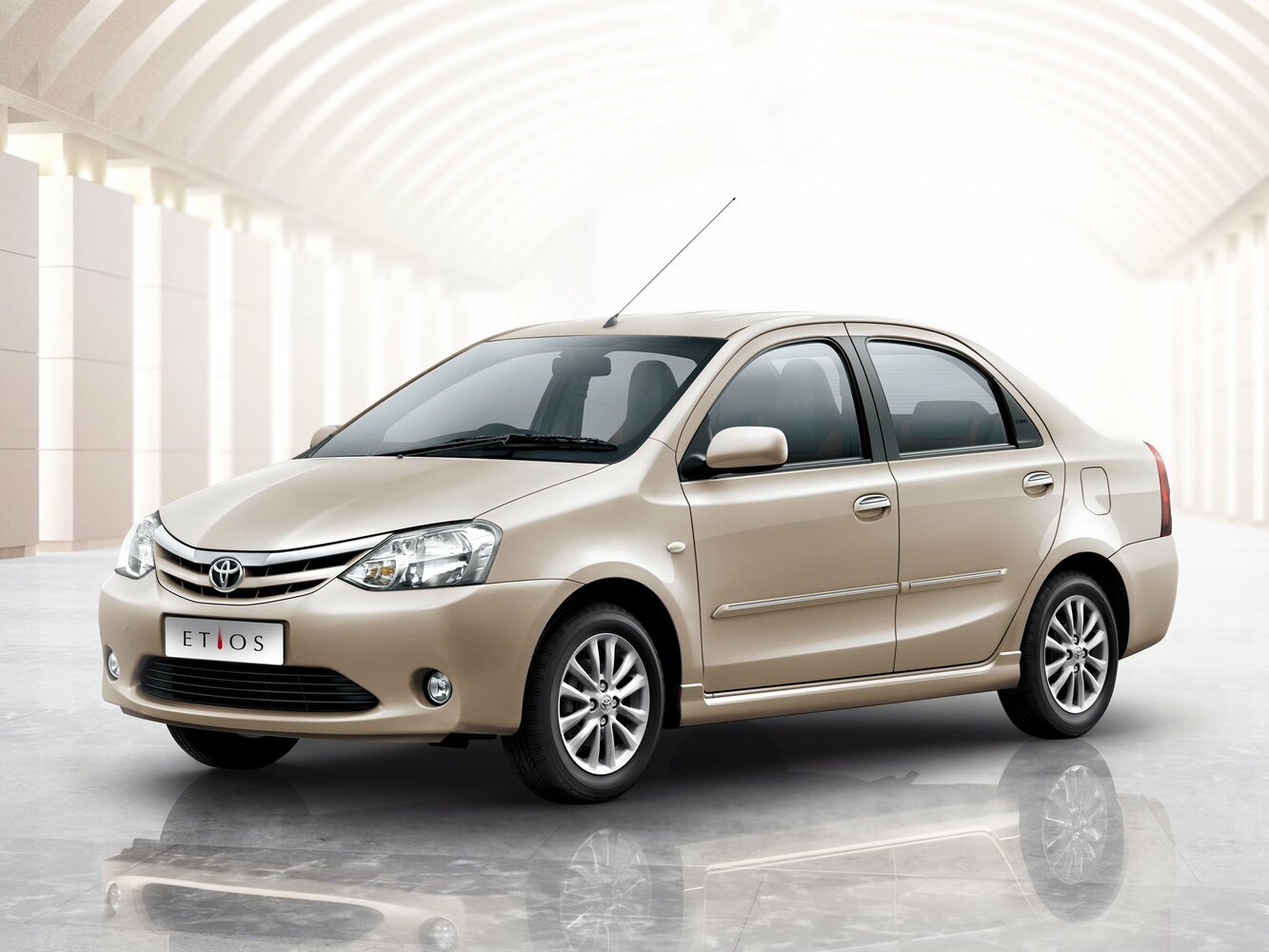 Toyota Etios I, вид сбоку