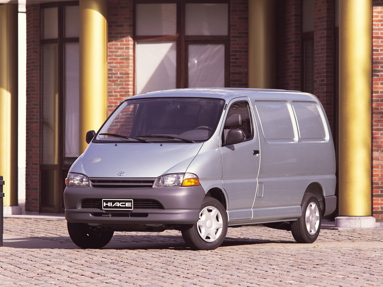 Toyota HiAce XH10, Фургон: фото поколения