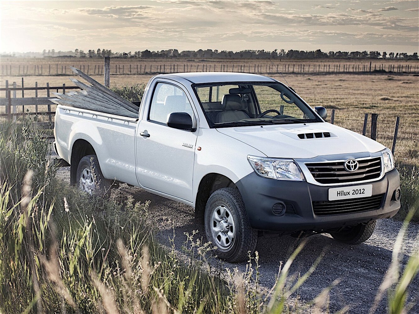 Toyota Hilux VII Рестайлинг, Пикап Одинарная кабина: фото поколения