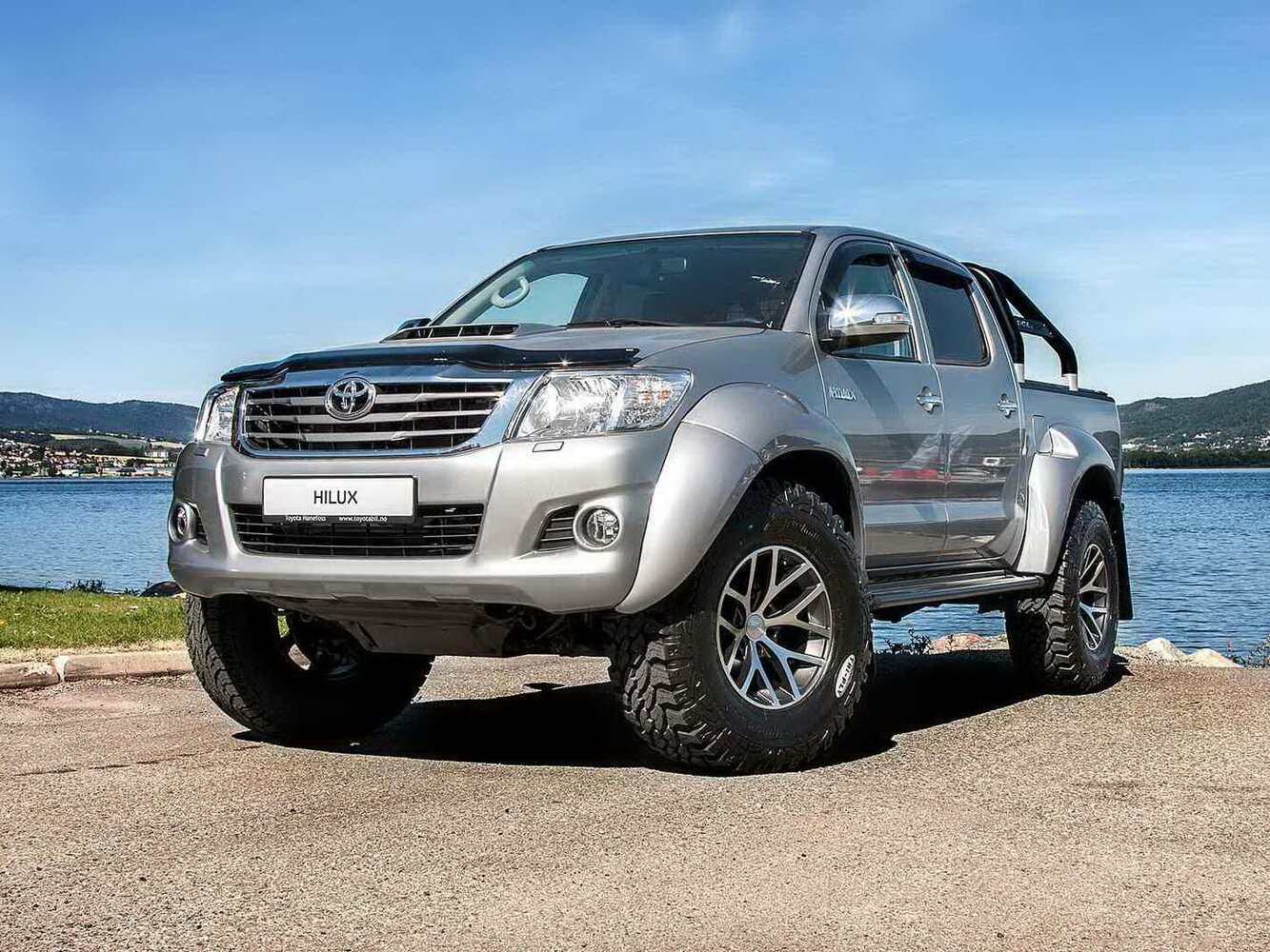 Toyota Hilux VII Рестайлинг, вид сбоку