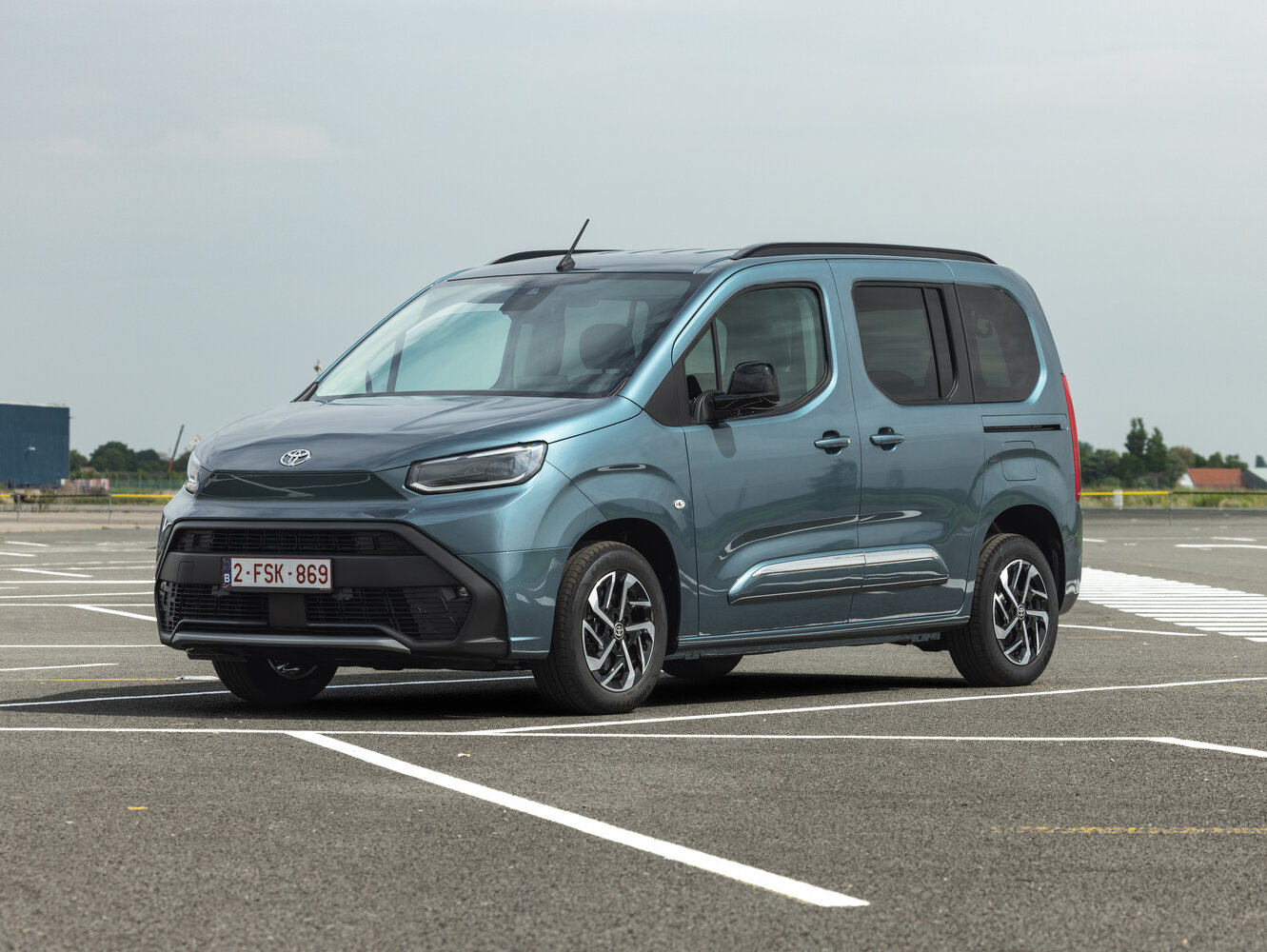 Toyota ProAce City I Рестайлинг, Компактвэн Verso L1: фото поколения