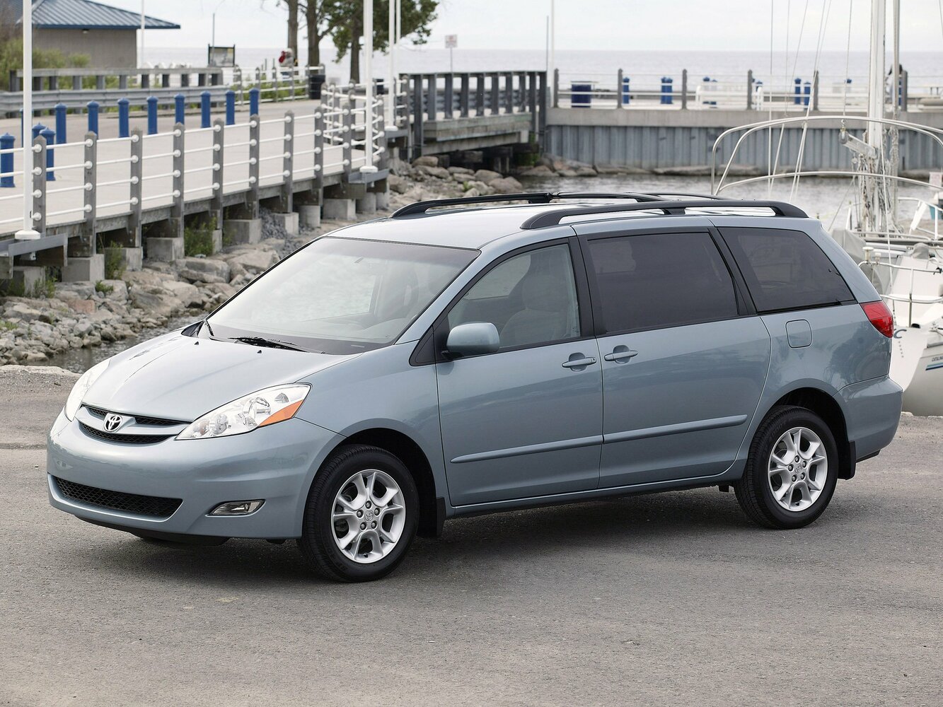 Toyota Sienna II Рестайлинг