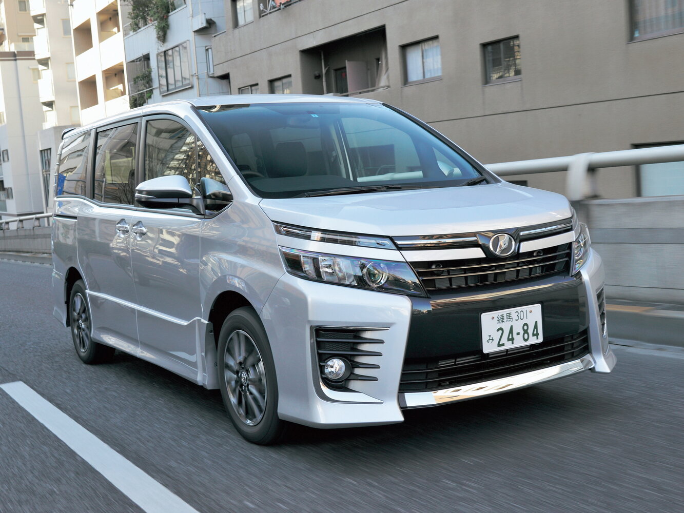 Toyota Voxy III (R80)