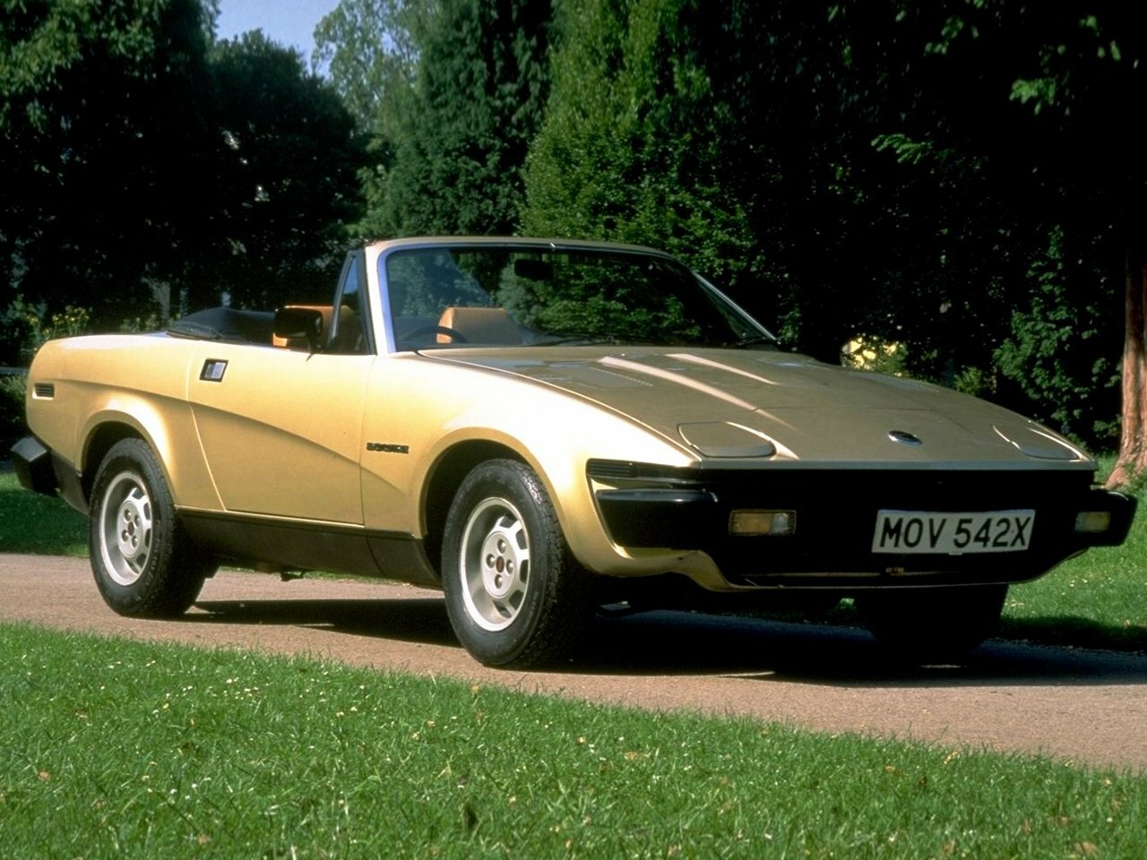 Triumph TR7, вид сбоку