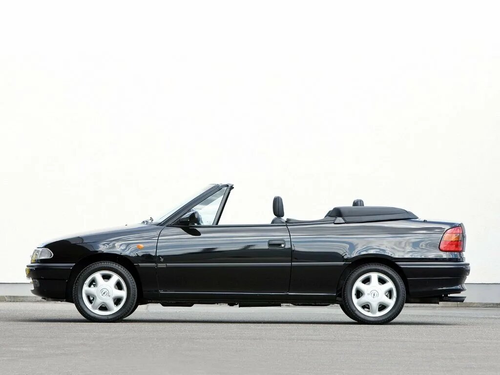 Vauxhall Astra F, вид сбоку