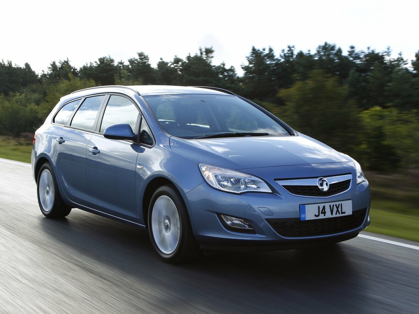 Vauxhall Astra J, вид сбоку