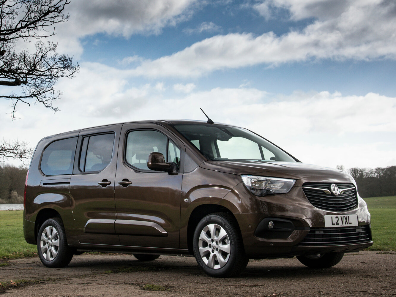 Vauxhall Combo E, вид сбоку