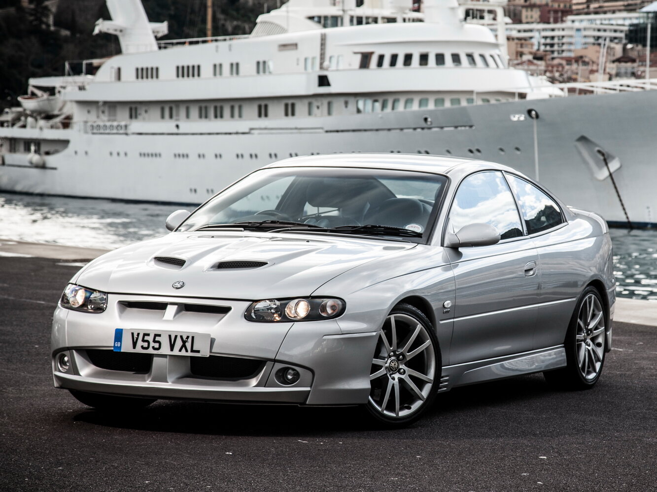 Vauxhall Monaro, вид сбоку