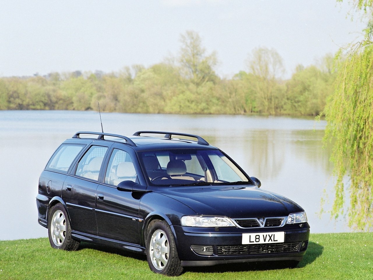 Vauxhall Vectra B, вид сбоку