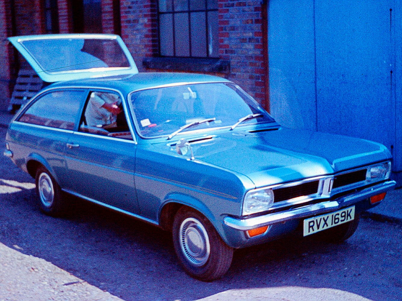 Vauxhall Viva HC, вид сбоку