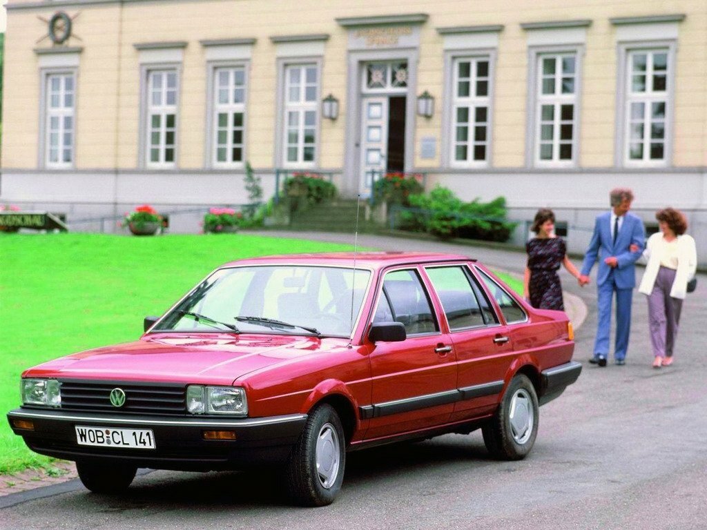 Volkswagen Passat B2, Седан: фото поколения