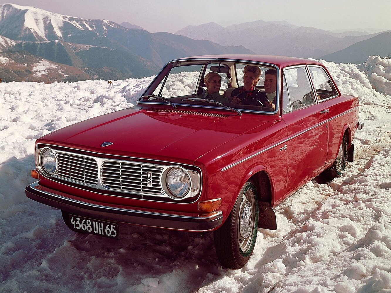 Volvo 140 Series, вид сбоку