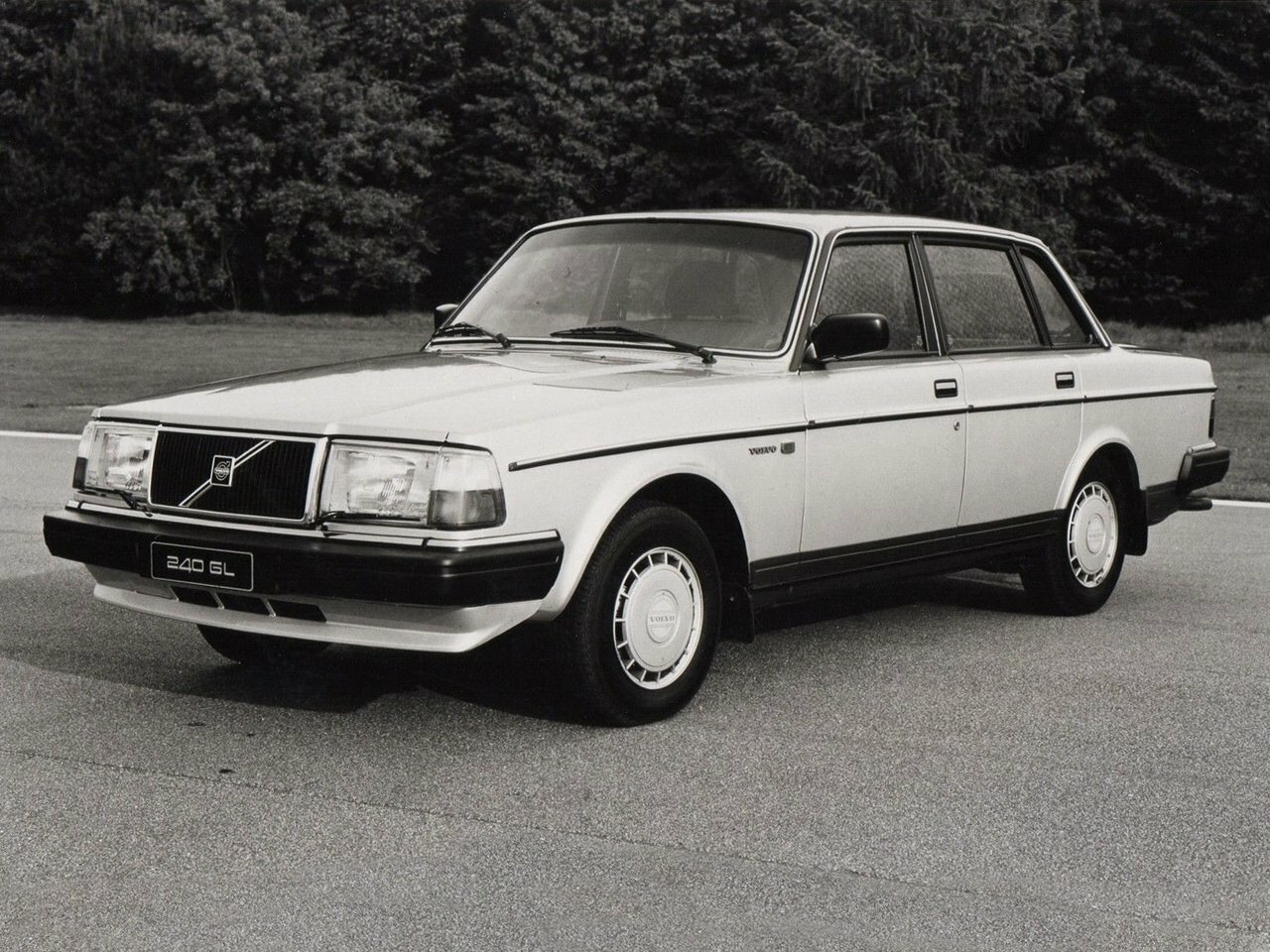 Volvo 240 Series, Седан: фото поколения