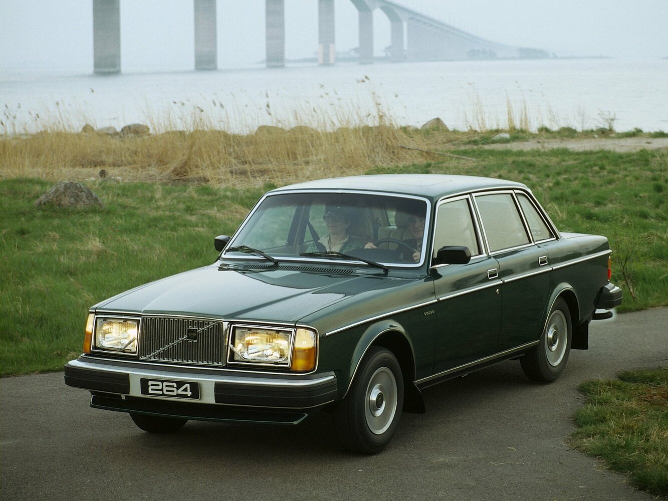 Volvo 260 Series, вид сбоку