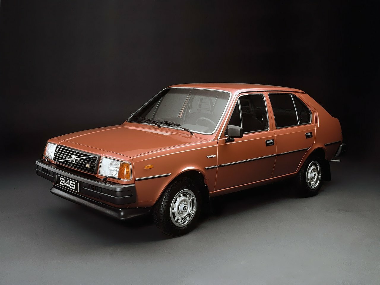 Volvo 300 Series, вид сбоку