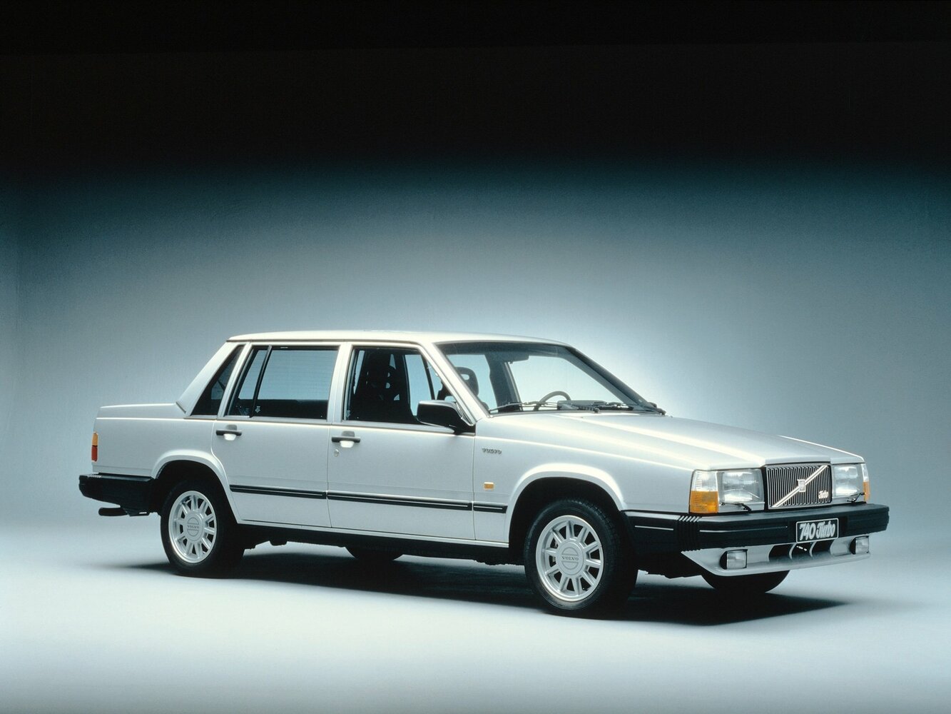 Volvo 740, вид сбоку