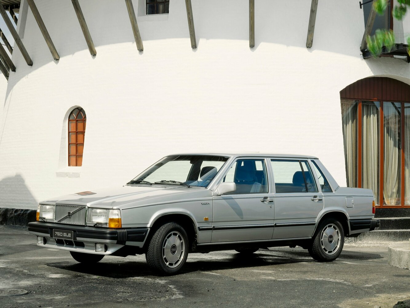 Volvo 760, вид сбоку